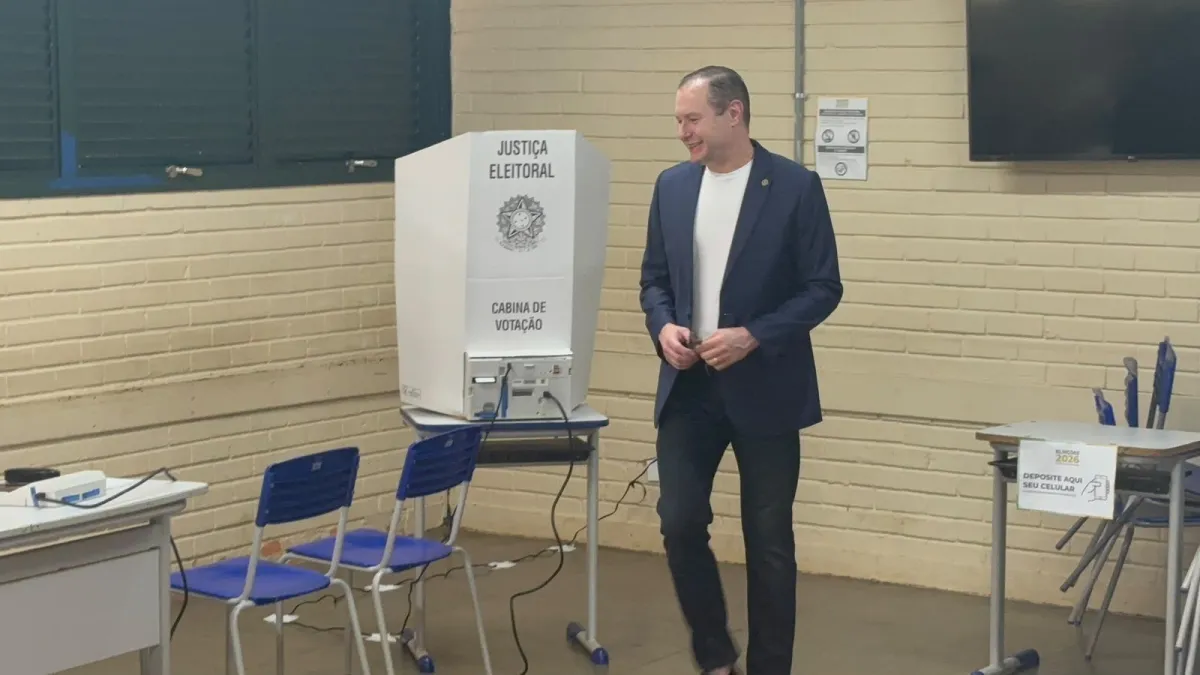 Ministro do STF Cristiano Zanin vota em Brasília no primeiro turno